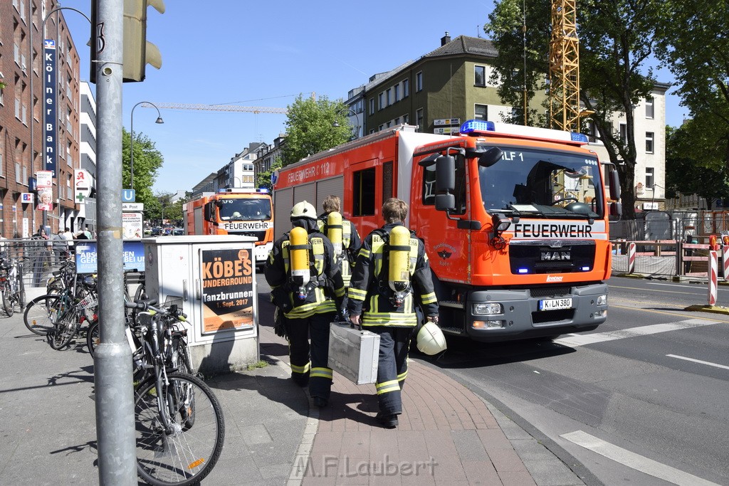 Einsatz BF Reizgas Koeln Kalk Kalk Arcaden P11.JPG - Miklos Laubert